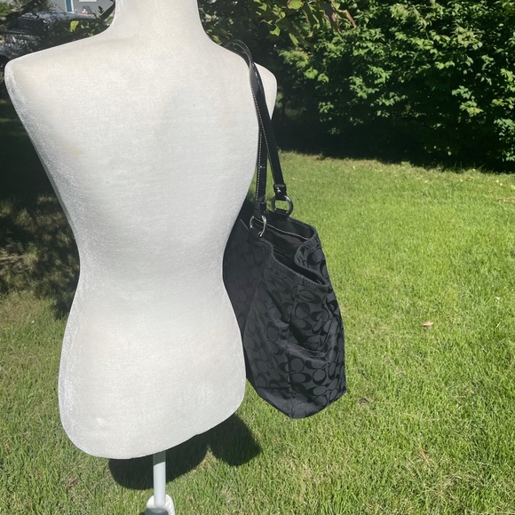 Coach Authentic, Signature, Jacquard, Black on Black Tote - Picture 4 of 11